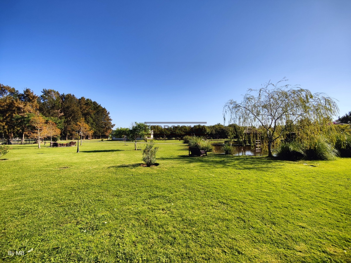 Casa ID.217 - Piriapolis, Exclusiva casa quinta en venta a 1000 metros de la playa
