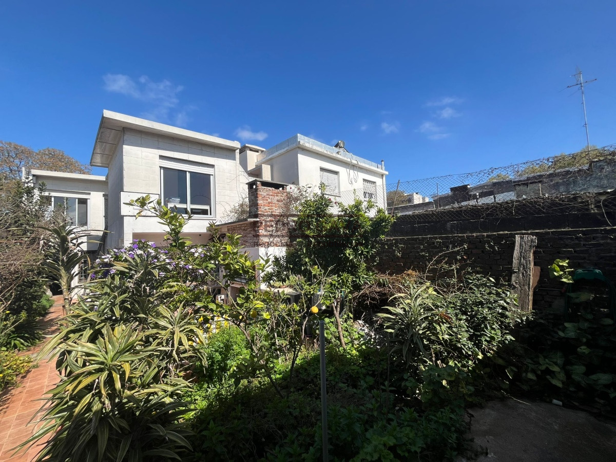 Casa ID.289 - Casa en la Blanqueada - 2 unidades Padrón Unico