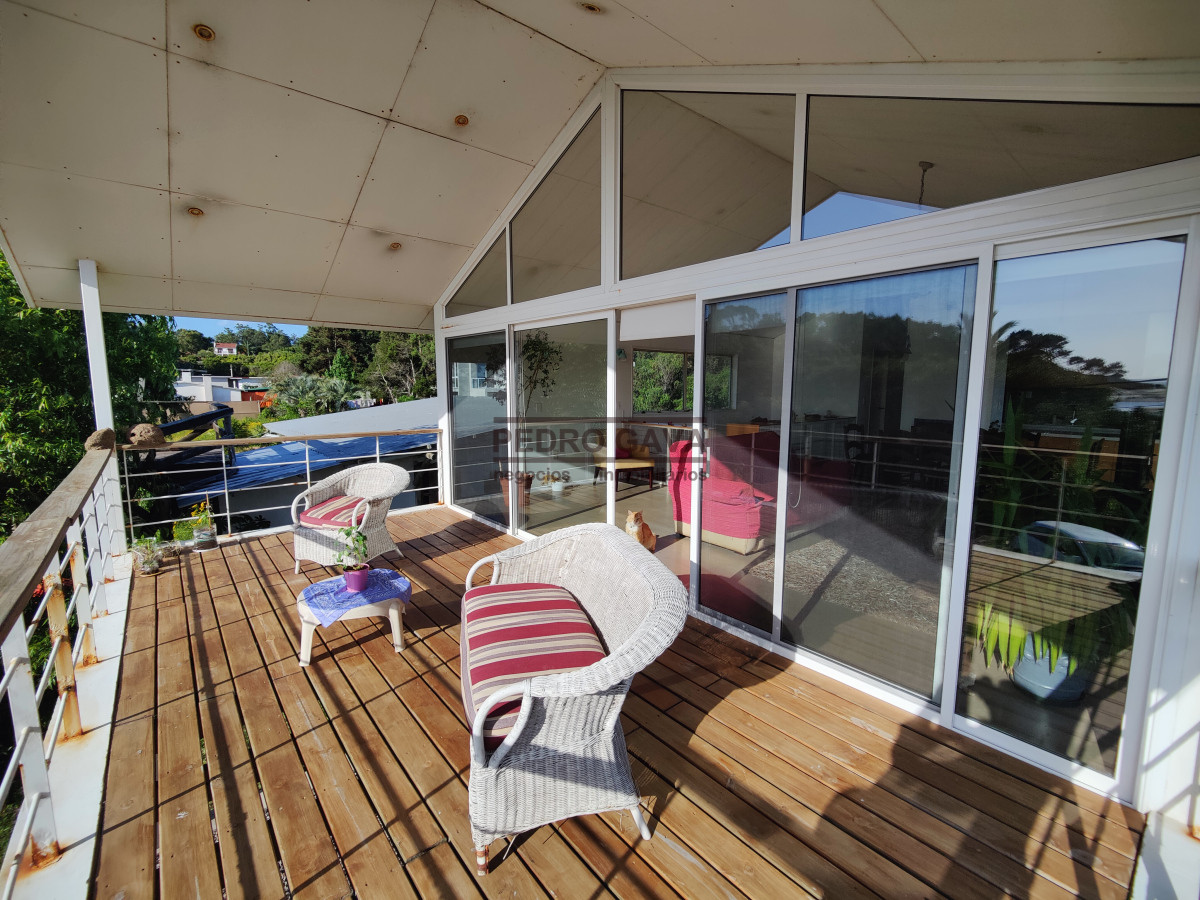 Casa ID.294 - Tu refugio soñado en Balneario Las Flores, a pasos de la playa y con vista al mar