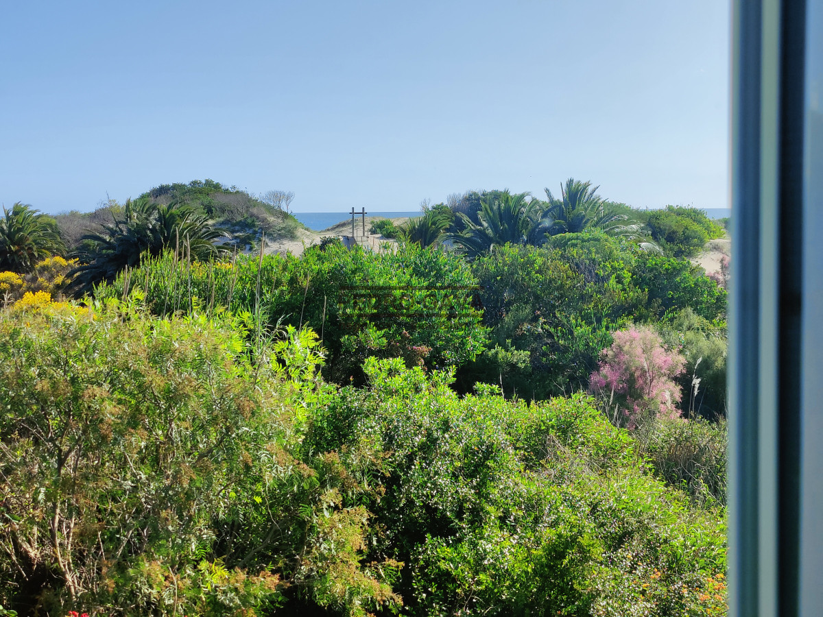 Casa ID.294 - Tu refugio soñado en Balneario Las Flores, a pasos de la playa y con vista al mar