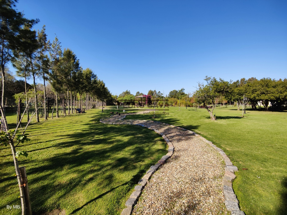 Casa ID.217 - Piriapolis, Exclusiva casa quinta en venta a 1000 metros de la playa