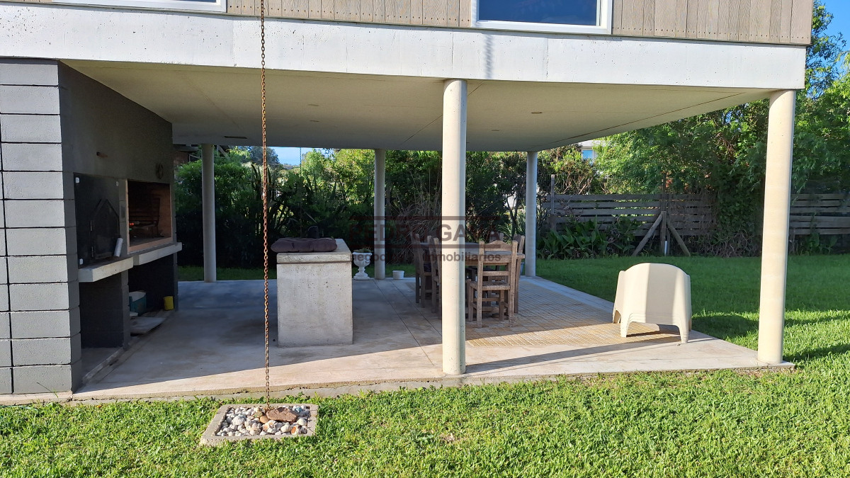 Casa ID.294 - Tu refugio soñado en Balneario Las Flores, a pasos de la playa y con vista al mar