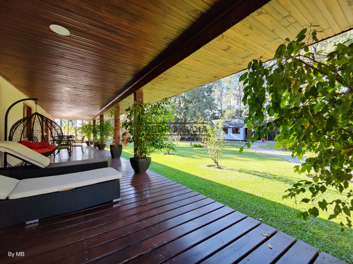 Casa ID.217 - Piriapolis, Exclusiva casa quinta en venta a 1000 metros de la playa