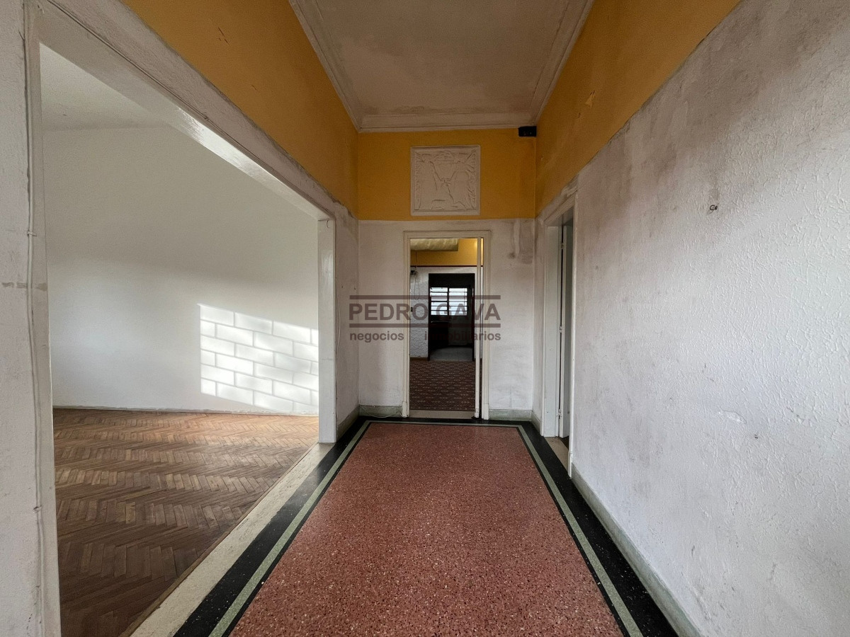 Casa ID.283 - Casa PH en Buceo 4 Dormitorios 1 Baño y Parrillero