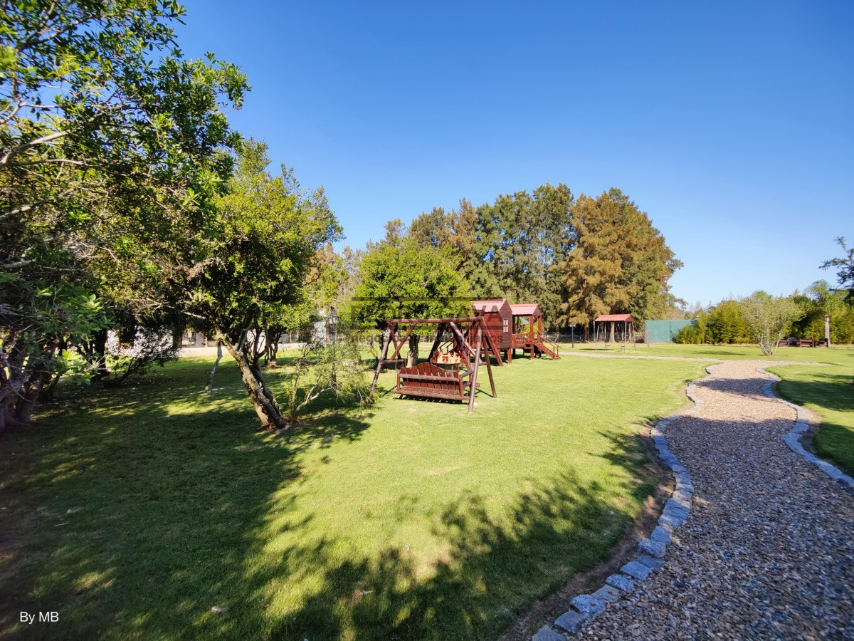 Casa ID.217 - Piriapolis, Exclusiva casa quinta en venta a 1000 metros de la playa