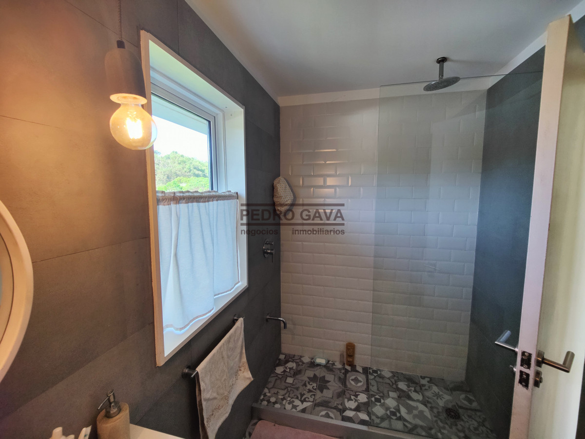 Casa ID.294 - Tu refugio soñado en Balneario Las Flores, a pasos de la playa y con vista al mar