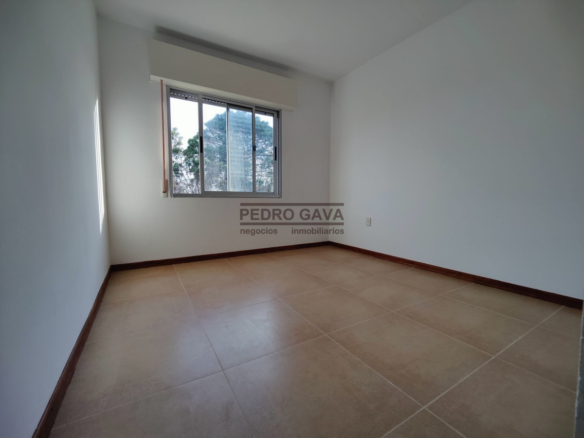 Casa ID.33 - Piriapolis, Casa en venta de 3 dormitorios y 3 baños a 200 metros de la playa.