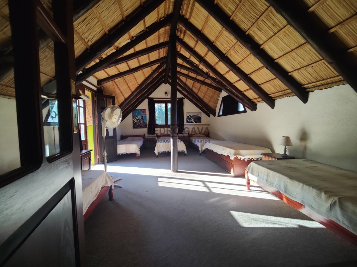 Casa ID.368 - Venta de casa con piscina y más de 3.000 m² de terreno en Balneario Bella Vista, Piriápolis