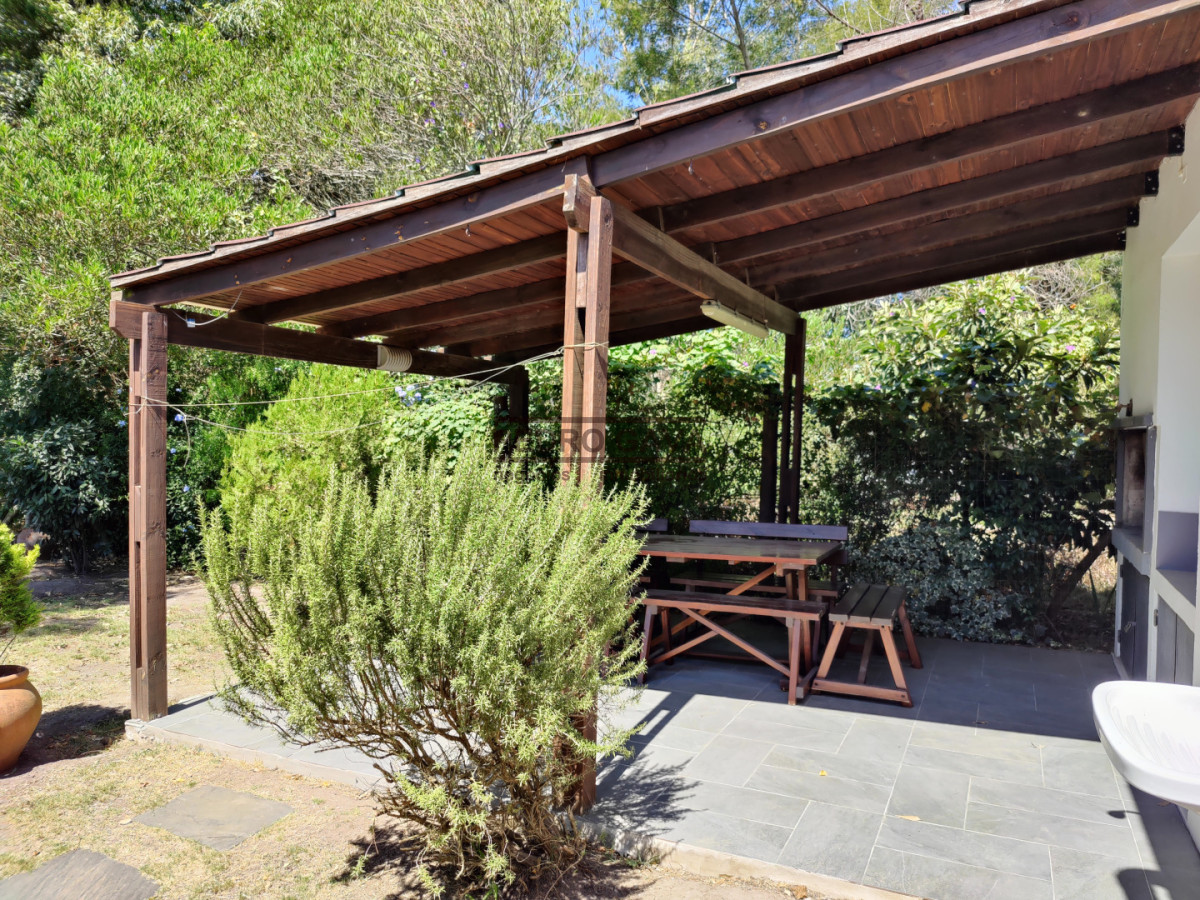 Casa ID.340 - Casa en venta en Playa Hermosa, Piriápolis - 3 dormitorios, parque y garage