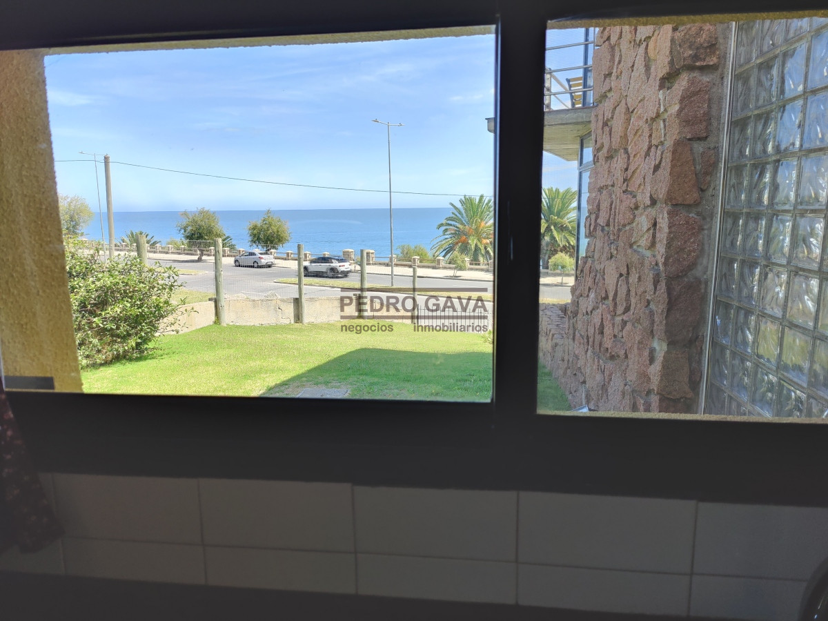 Casa ID.230 - Tu lugar soñado en Piriápolis!! Casa a la venta frente al mar sobre la Rambla de Punta Fria.