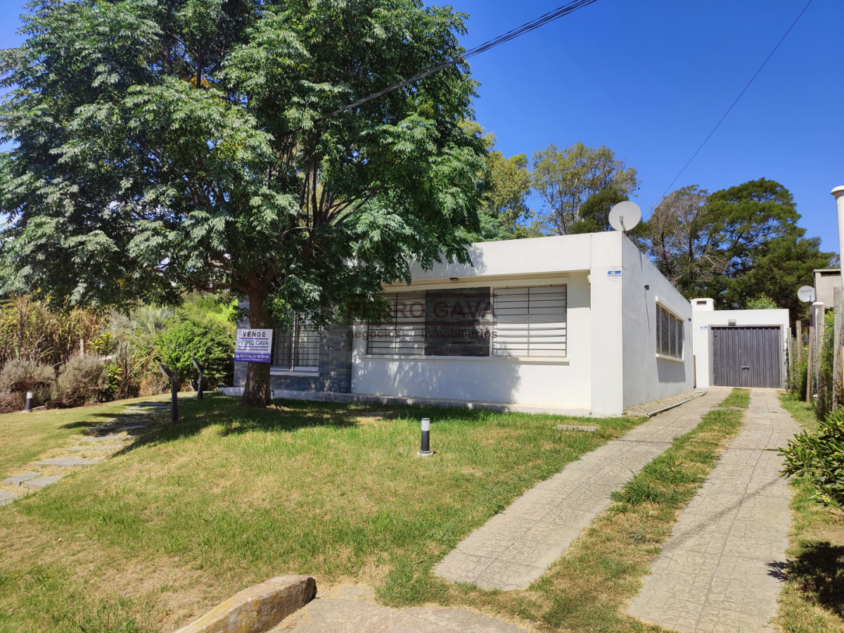 Casa ID.340 - Casa en venta en Playa Hermosa, Piriápolis - 3 dormitorios, parque y garage