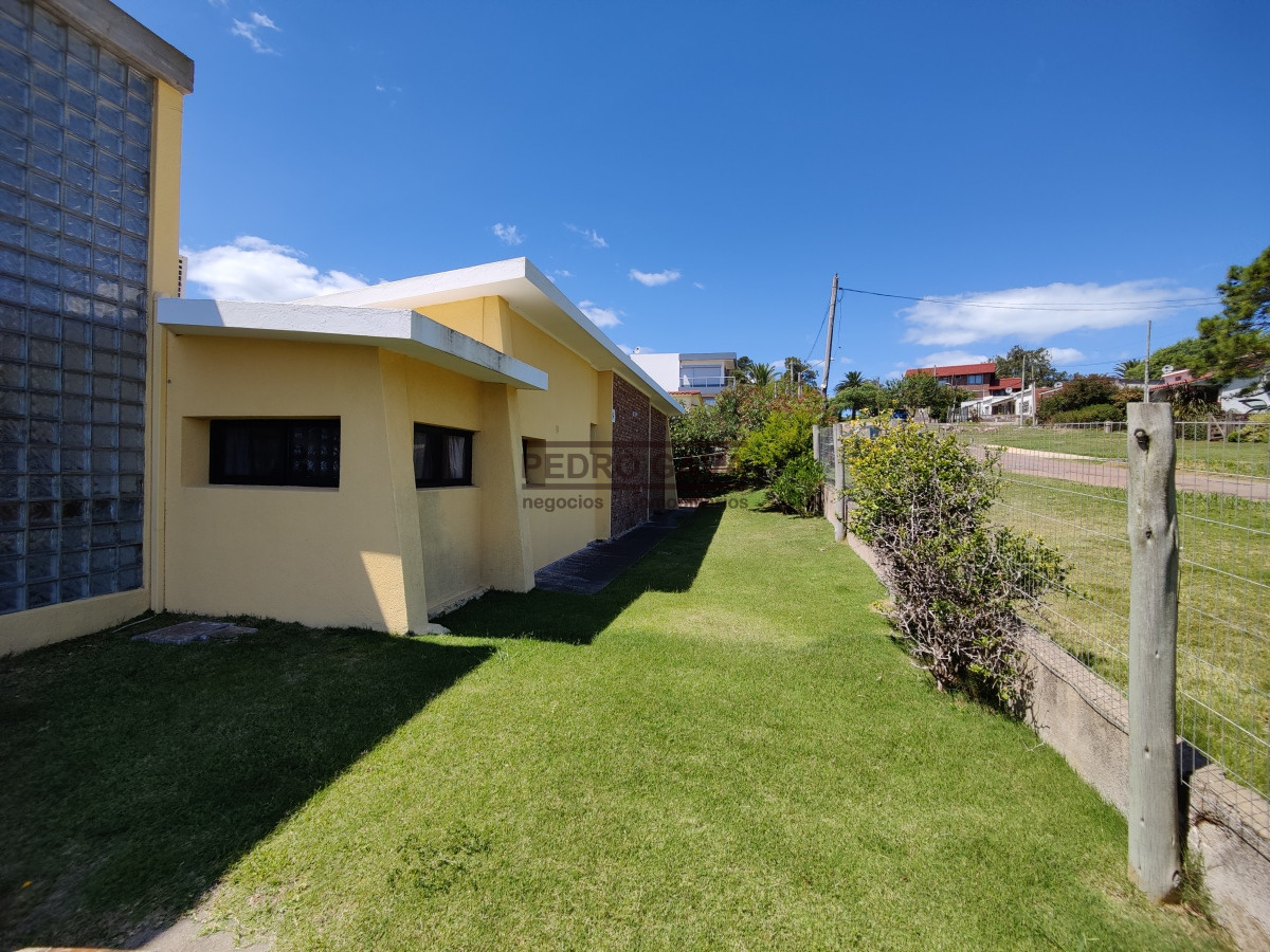 Casa ID.230 - Tu lugar soñado en Piriápolis!! Casa a la venta frente al mar sobre la Rambla de Punta Fria.