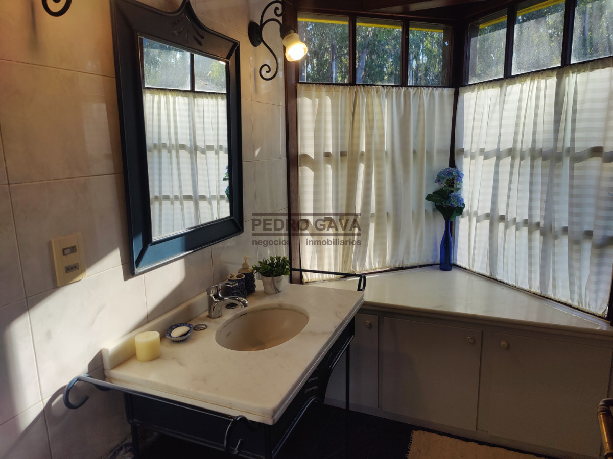 Casa ID.368 - Venta de casa con piscina y más de 3.000 m² de terreno en Balneario Bella Vista, Piriápolis