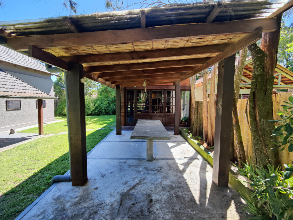 Casa ID.324 - Casa en venta en Playa Verde, Piriápolis - historia, calidez y ubicación a metros del mar