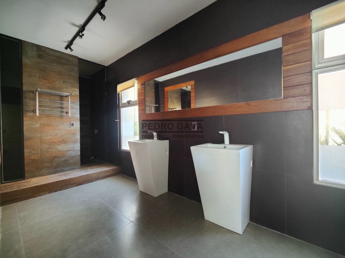 Casa ID.329 - Casa a la venta frente a Playa de los Lamas - luz, vistas y confort en cada ambiente