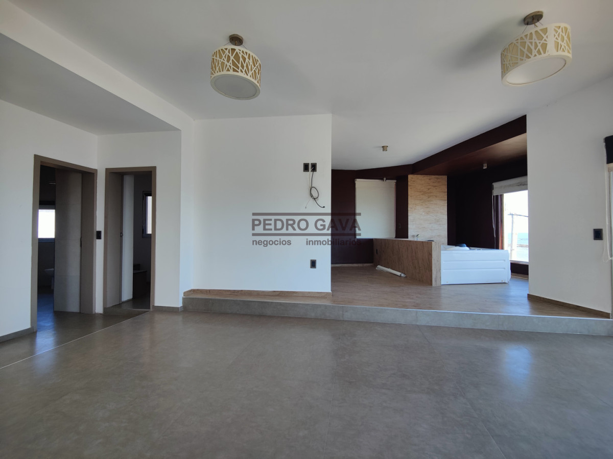 Casa ID.329 - Casa a la venta frente a Playa de los Lamas - luz, vistas y confort en cada ambiente