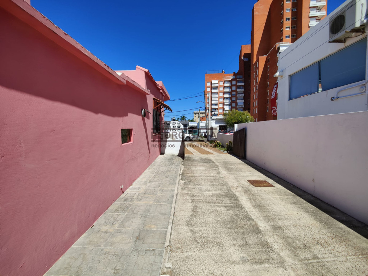 Casa ID.341 - Propiedad en venta con excelente ubicación comercial - A 30 metros de la Rambla