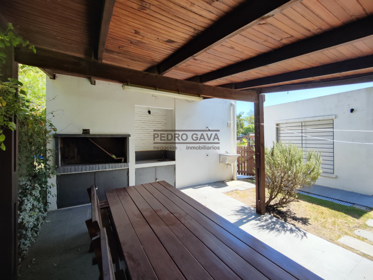 Casa ID.340 - Casa en venta en Playa Hermosa, Piriápolis - 3 dormitorios, parque y garage