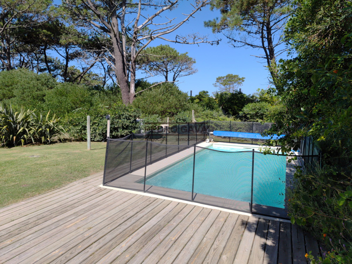 Casa ID.358 - Casa en venta en Punta Colorada, Piriápolis, entorno tranquilo y a pasos del mar