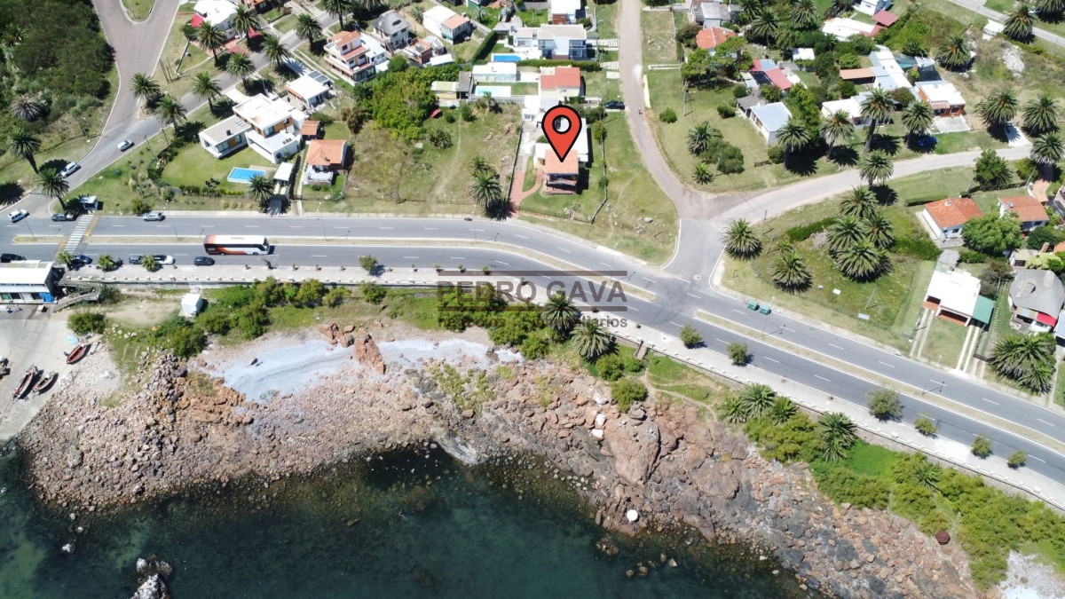 Casa ID.230 - Tu lugar soñado en Piriápolis!! Casa a la venta frente al mar sobre la Rambla de Punta Fria.