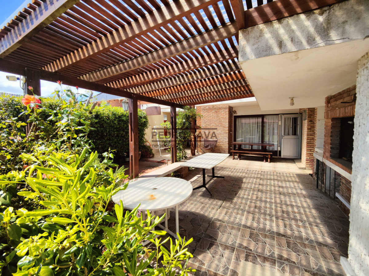 Casa ID.380 - Casa en venta en Barrio Los Ángeles, Piriápolis, a 50 metros de la Rambla
