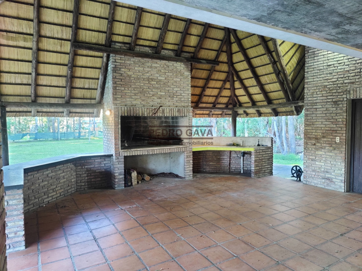 Casa ID.368 - Venta de casa con piscina y más de 3.000 m² de terreno en Balneario Bella Vista, Piriápolis