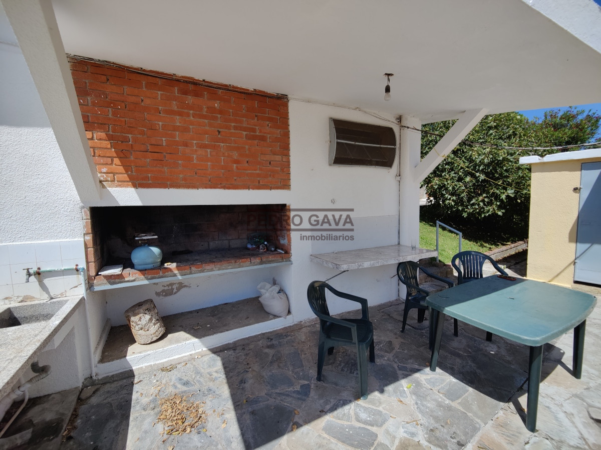 Casa ID.230 - Tu lugar soñado en Piriápolis!! Casa a la venta frente al mar sobre la Rambla de Punta Fria.