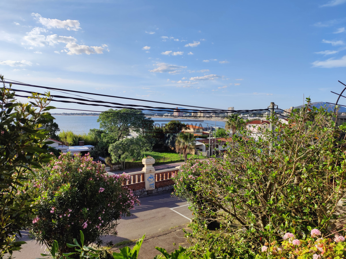 Casa ID.55 - Chalet con historia y vistas únicas - Piriápolis, falda del Cerro San Antonio