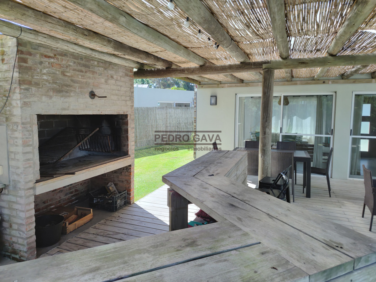 Casa ID.358 - Casa en venta en Punta Colorada, Piriápolis, entorno tranquilo y a pasos del mar