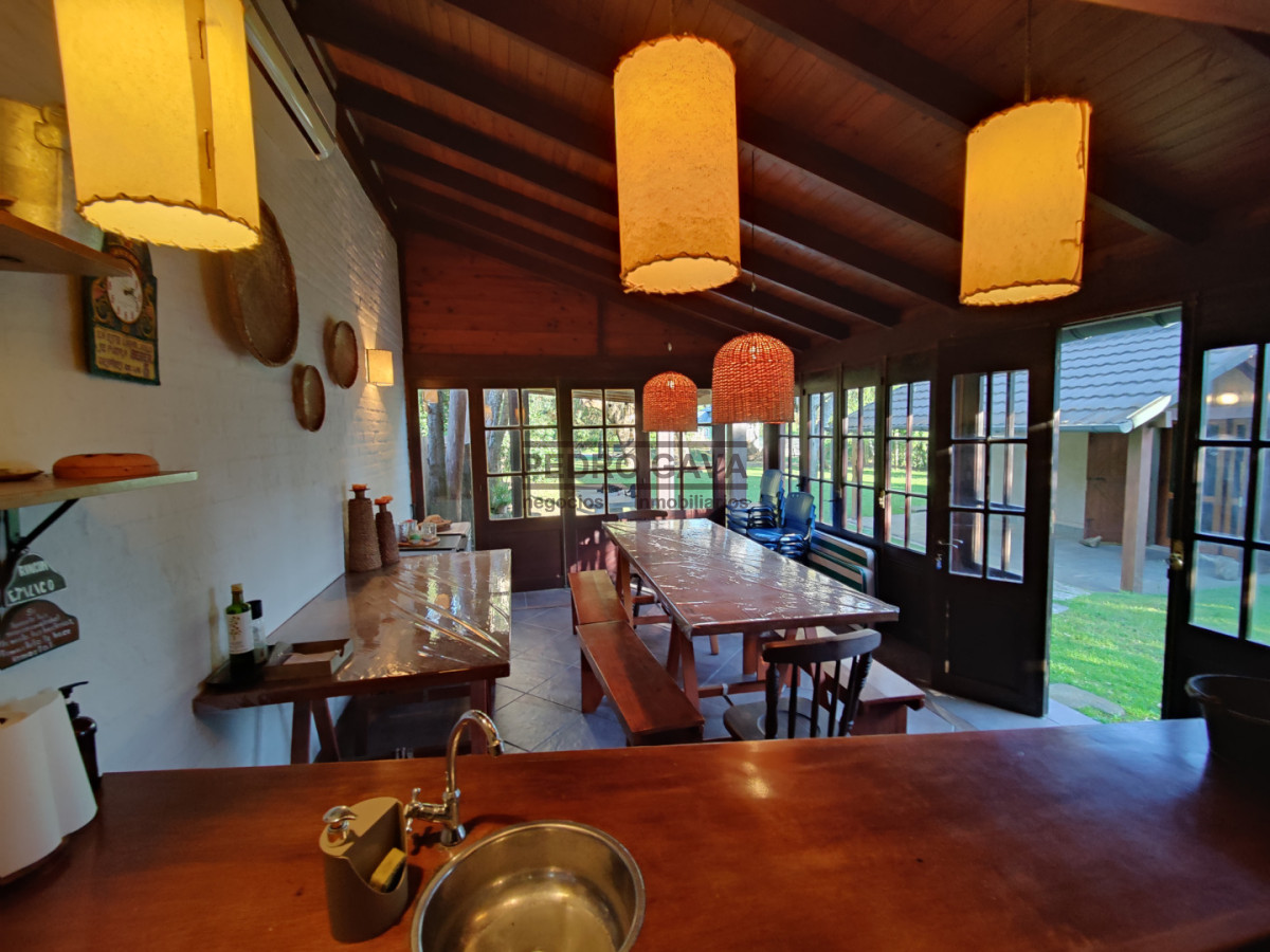 Casa ID.324 - Casa en venta en Playa Verde, Piriápolis - historia, calidez y ubicación a metros del mar