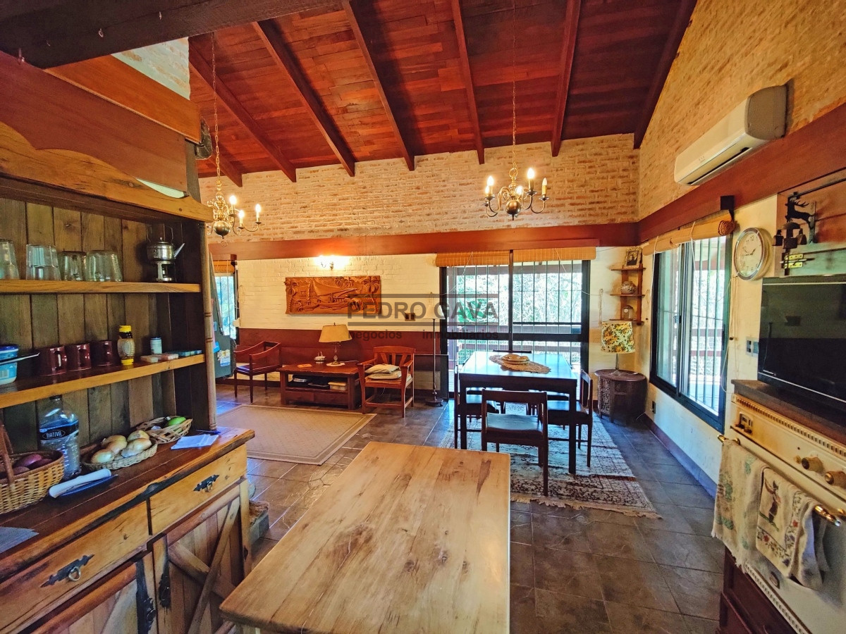 Casa ID.194 - Entre sierras y mar, Chalet de calidad a la venta en Balneario Bella Vista, Piriapolis.