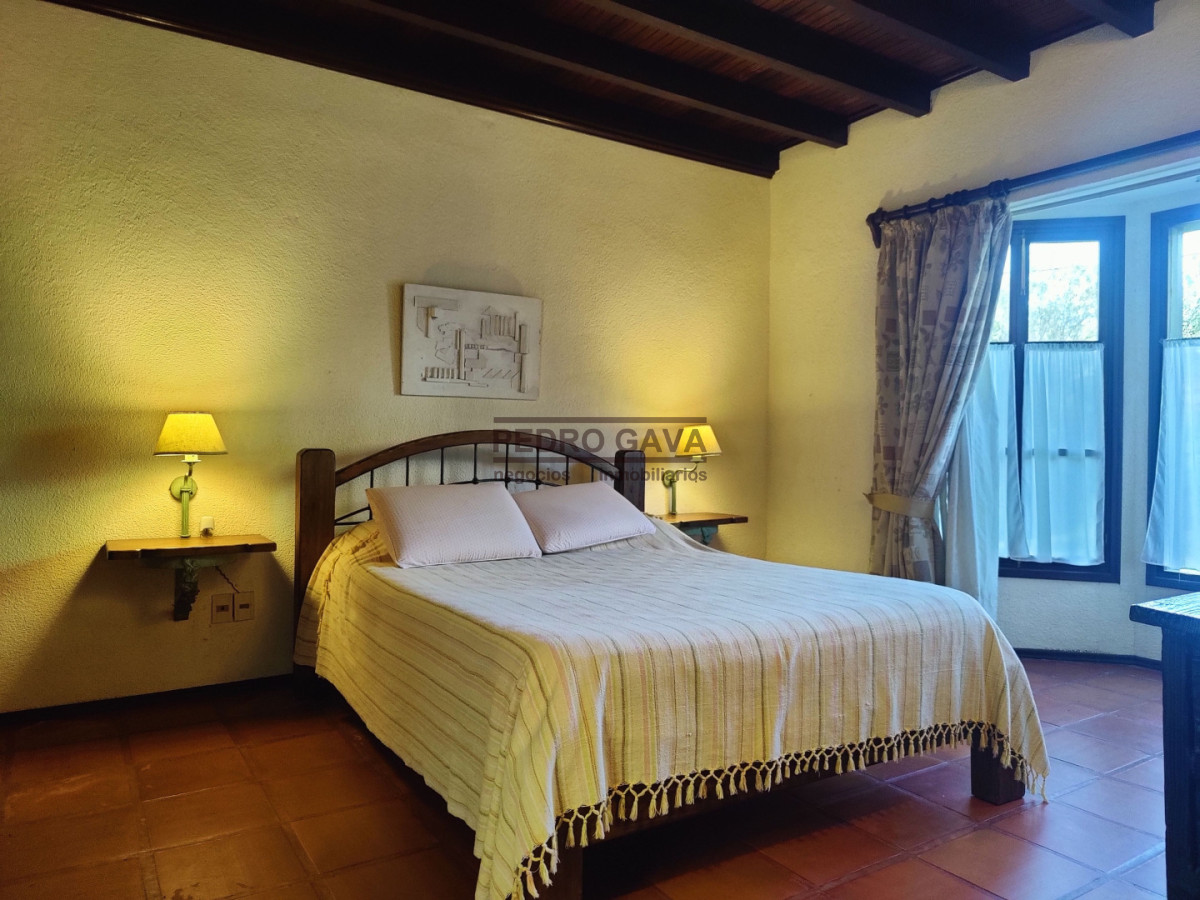 Casa ID.368 - Venta de casa con piscina y más de 3.000 m² de terreno en Balneario Bella Vista, Piriápolis