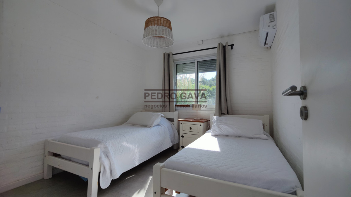 Casa ID.359 - Casa en venta en Punta Colorada, Piriápolis, 3 dormitorios en una planta, con piscina climatizada