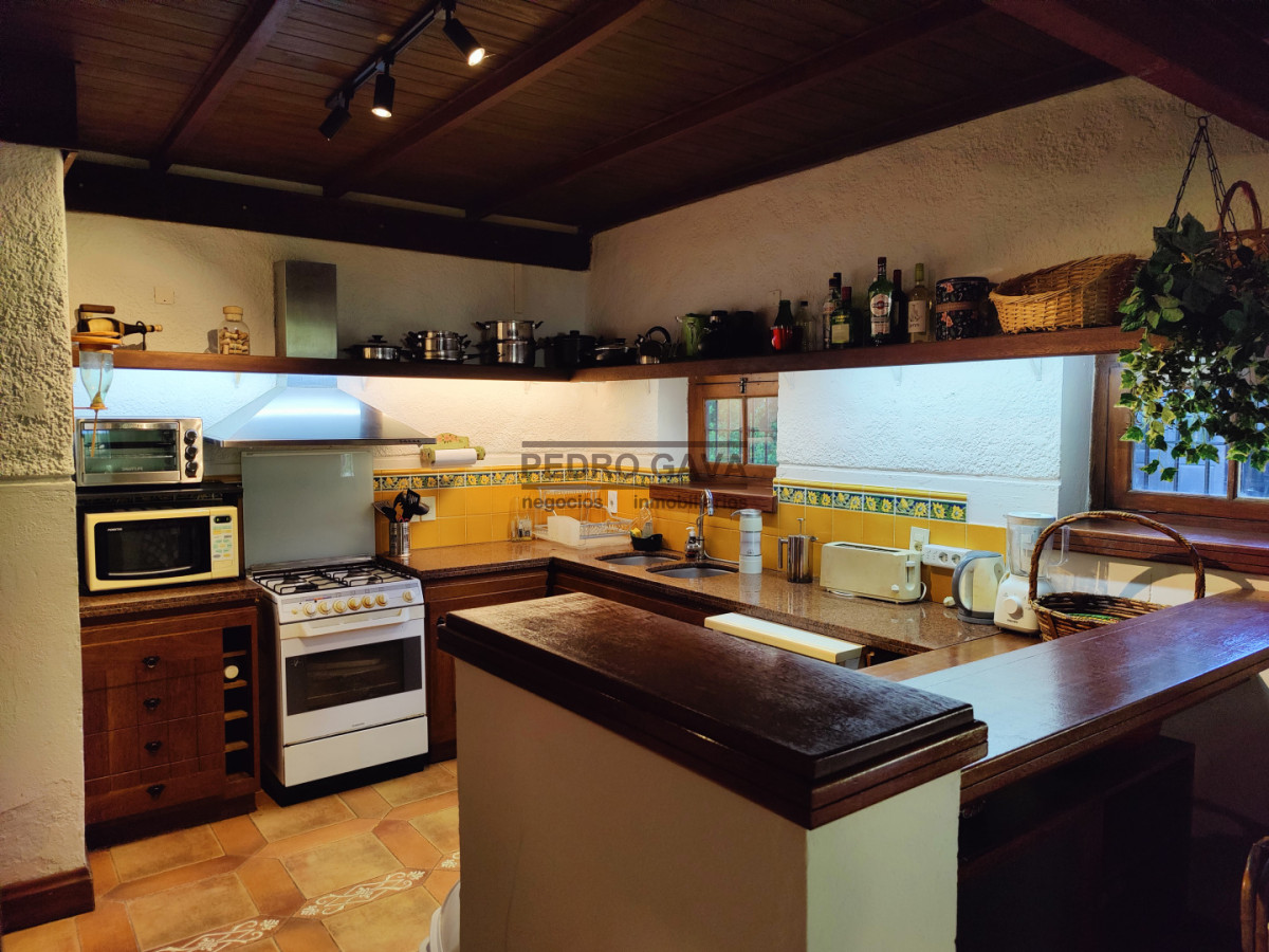 Casa ID.324 - Casa en venta en Playa Verde, Piriápolis - historia, calidez y ubicación a metros del mar