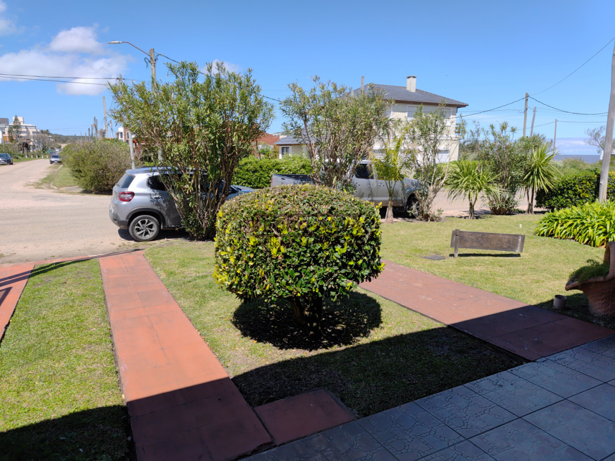 Casa ID.380 - Casa en venta en Barrio Los Ángeles, Piriápolis, a 50 metros de la Rambla