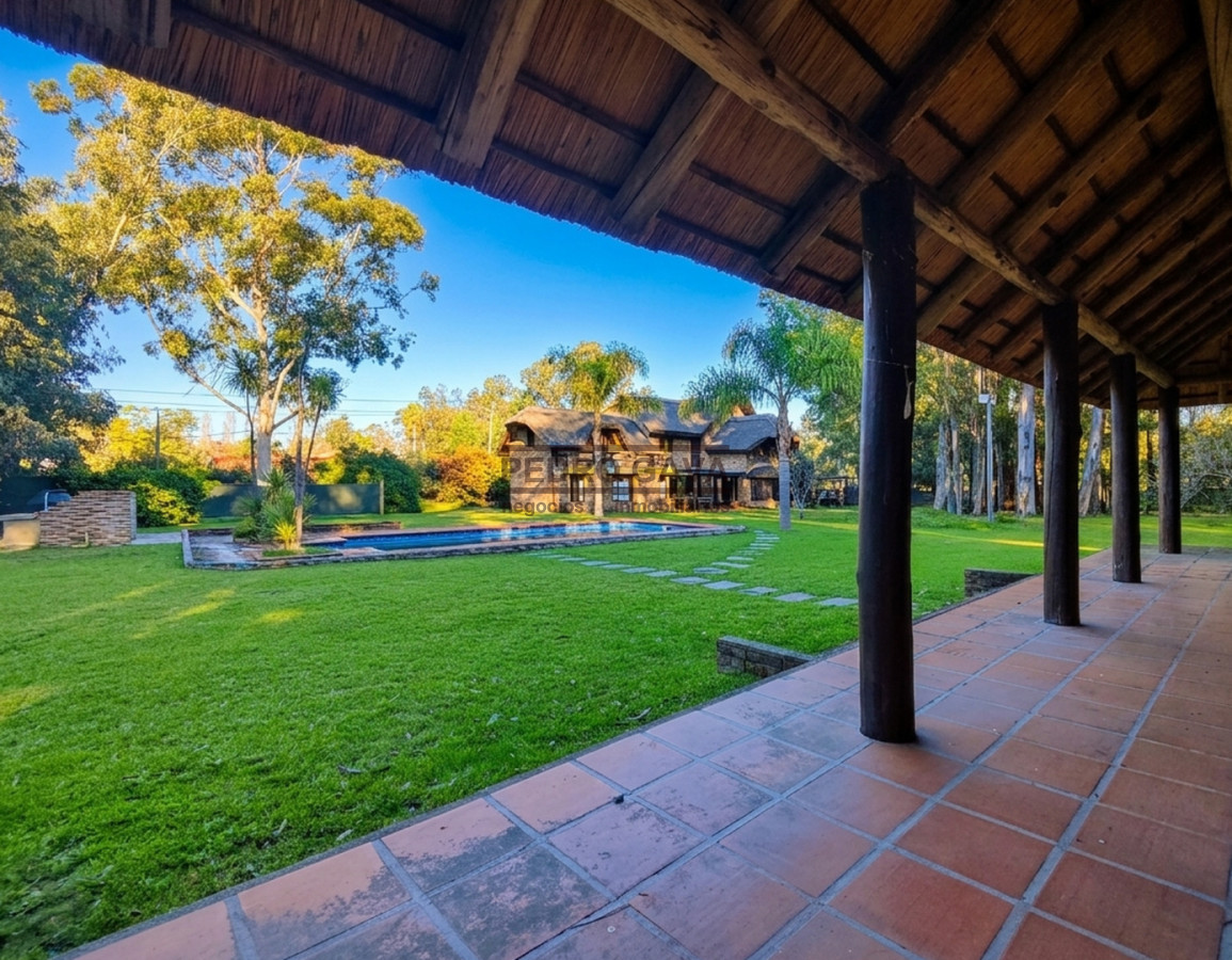 Casa ID.368 - Venta de casa con piscina y más de 3.000 m² de terreno en Balneario Bella Vista, Piriápolis