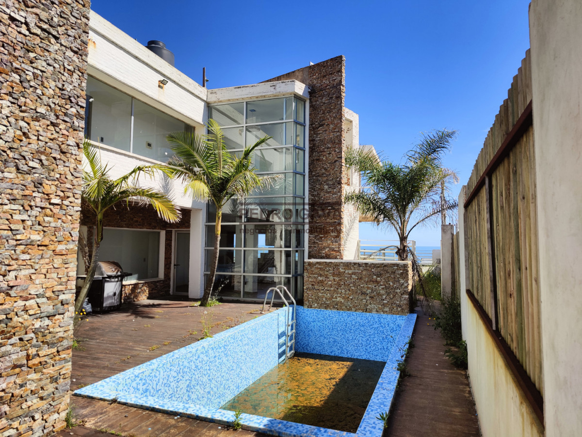 Casa ID.329 - Casa a la venta frente a Playa de los Lamas - luz, vistas y confort en cada ambiente