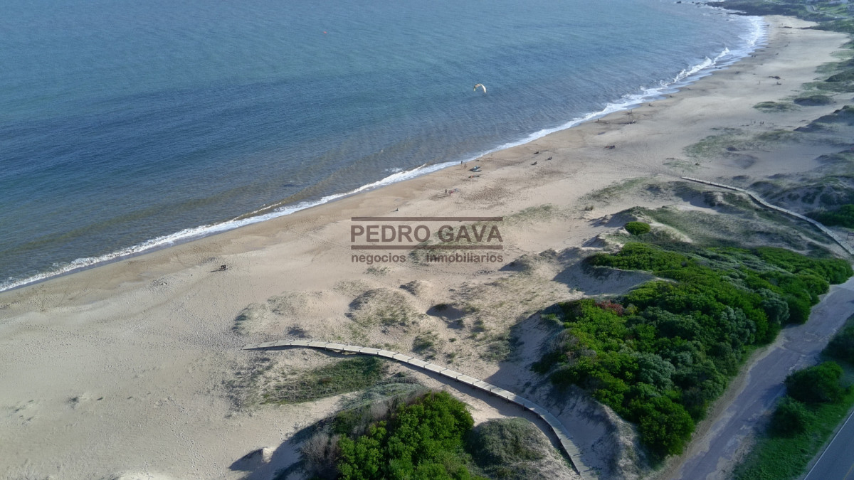 Casa ID.359 - Casa en venta en Punta Colorada, Piriápolis, 3 dormitorios en una planta, con piscina climatizada