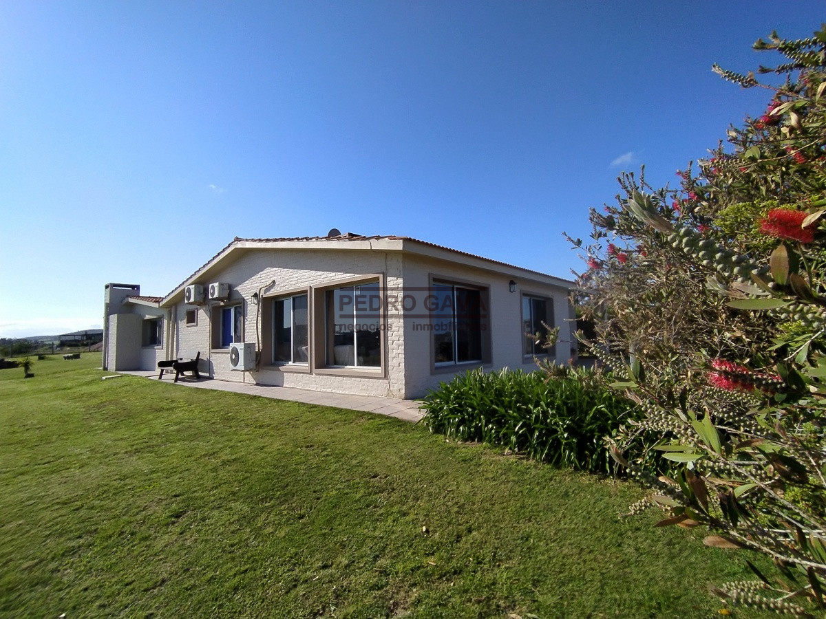Casa ID.14 - Casa en venta en Punta Negra a metros del mar.-