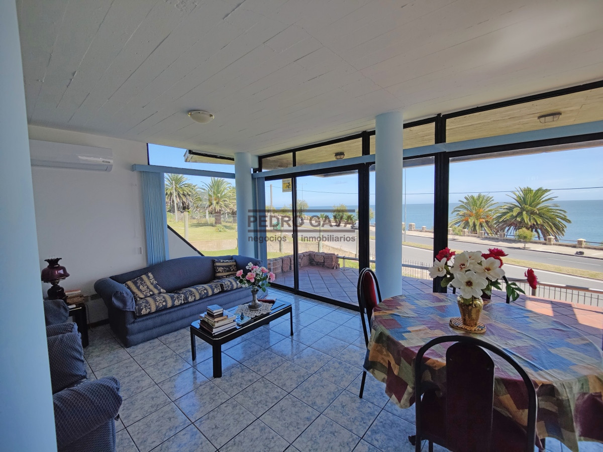Casa ID.230 - Tu lugar soñado en Piriápolis!! Casa a la venta frente al mar sobre la Rambla de Punta Fria.