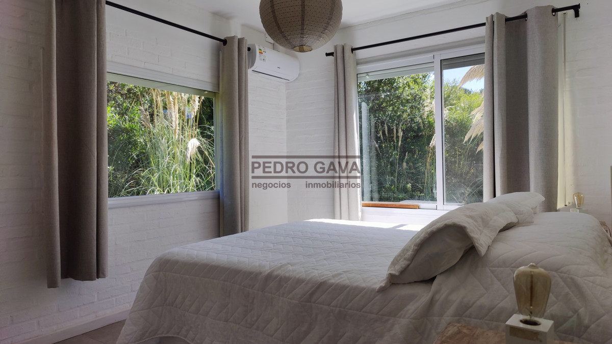 Casa ID.359 - Casa en venta en Punta Colorada, Piriápolis, 3 dormitorios en una planta, con piscina climatizada