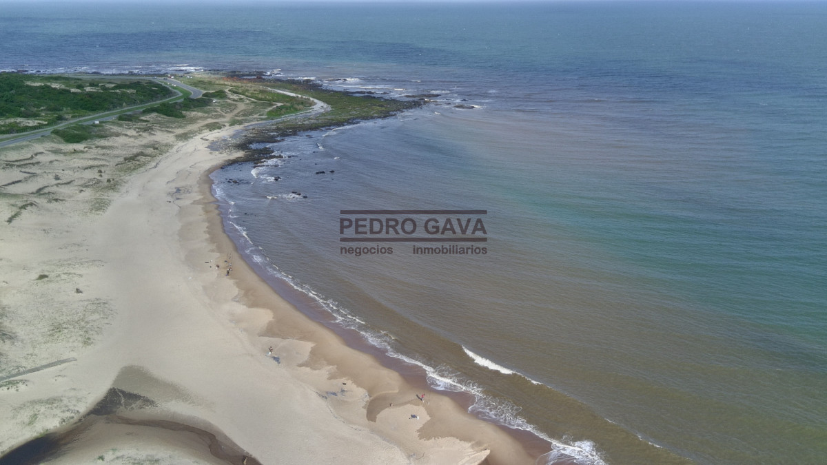 Casa ID.359 - Casa en venta en Punta Colorada, Piriápolis, 3 dormitorios en una planta, con piscina climatizada