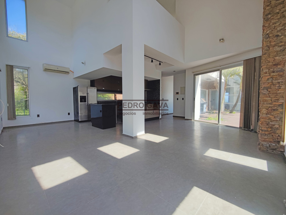 Casa ID.329 - Casa a la venta frente a Playa de los Lamas - luz, vistas y confort en cada ambiente