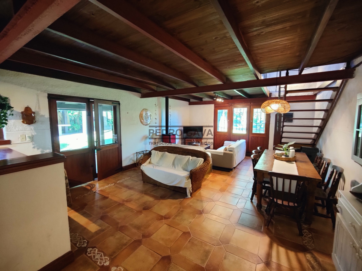 Casa ID.324 - Casa en venta en Playa Verde, Piriápolis - historia, calidez y ubicación a metros del mar