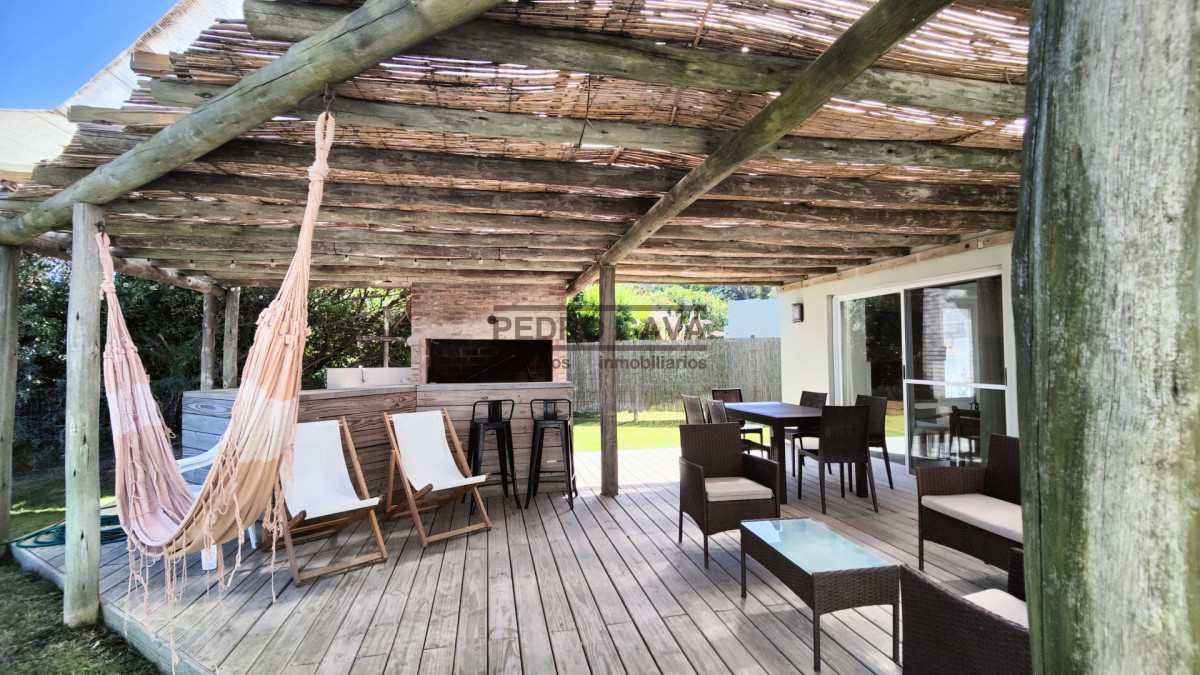 Casa ID.358 - Casa en venta en Punta Colorada, Piriápolis, entorno tranquilo y a pasos del mar