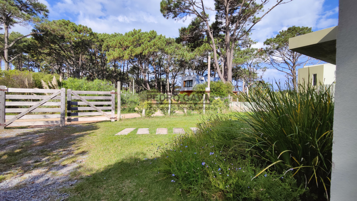 Casa ID.359 - Casa en venta en Punta Colorada, Piriápolis, 3 dormitorios en una planta, con piscina climatizada