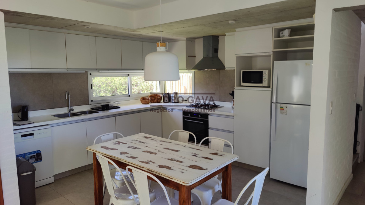 Casa ID.358 - Casa en venta en Punta Colorada, Piriápolis, entorno tranquilo y a pasos del mar