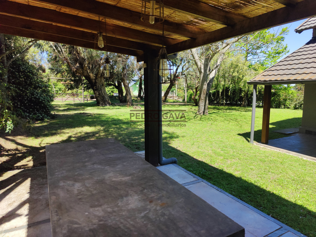 Casa ID.324 - Casa en venta en Playa Verde, Piriápolis - historia, calidez y ubicación a metros del mar