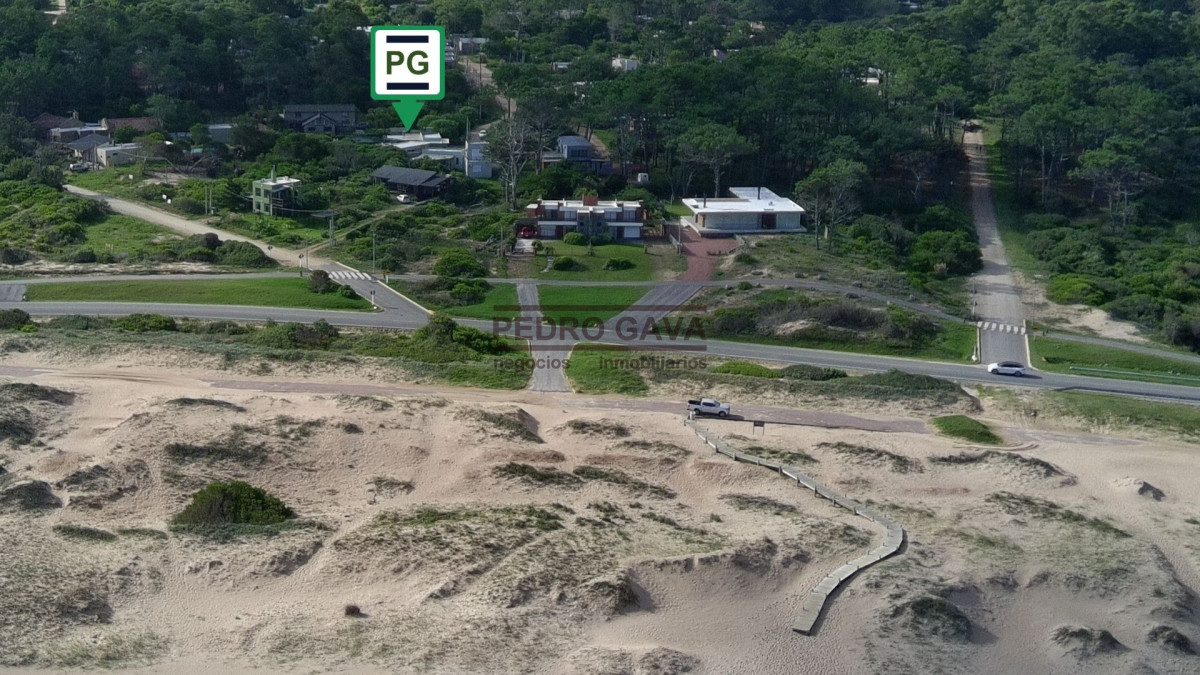 Casa ID.359 - Casa en venta en Punta Colorada, Piriápolis, 3 dormitorios en una planta, con piscina climatizada