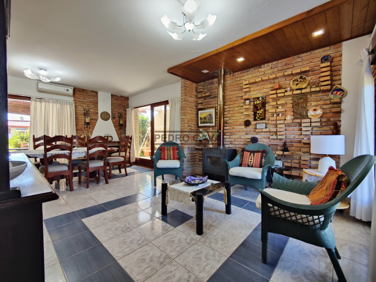 Casa ID.380 - Casa en venta en Barrio Los Ángeles, Piriápolis, a 50 metros de la Rambla